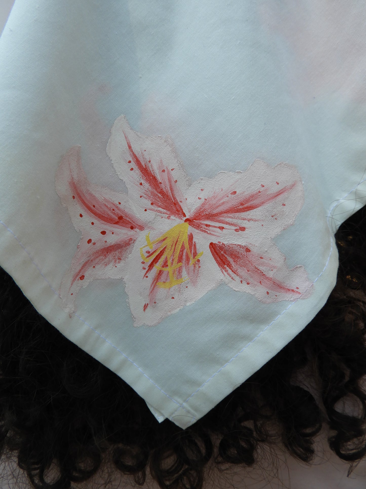 Painted lilies pañuelo